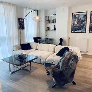 stunning-1-bed-luxury-apartment.cambridgehotelsuk.com/