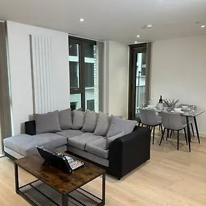 Royal Dock Luxury Apartment