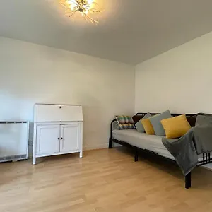 Surrey Docks Se16 Near Canada Water N Easy Access Canary Wharf Apartment