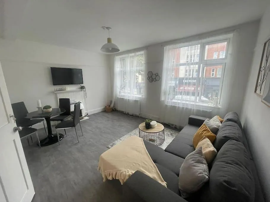 Lovely 2 Bed On Tower Bridge London
