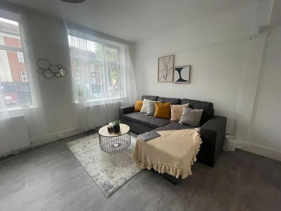 Lovely 2 Bed On Tower Bridge London 0*,